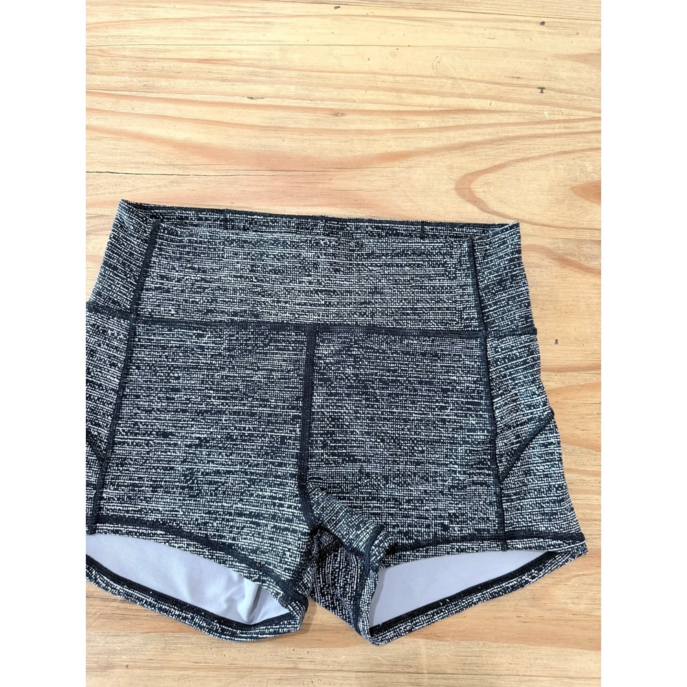 A- 86- Lululemon Speed Up High Rise Shorts Black White Space Dye Static Size 8